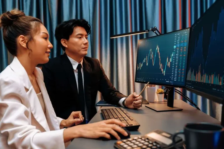 What is the Difference Between an Introducing Broker and an Affiliate Broker?